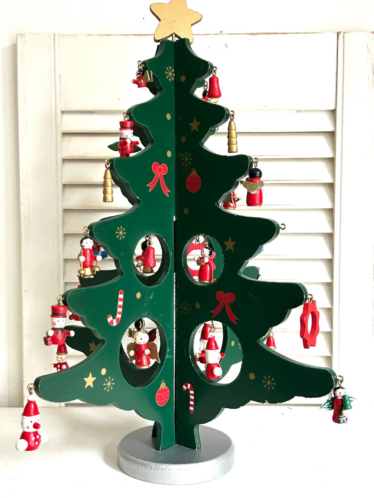 Houten kerstboom groen met figuur hangers 41 cm, Ophalen