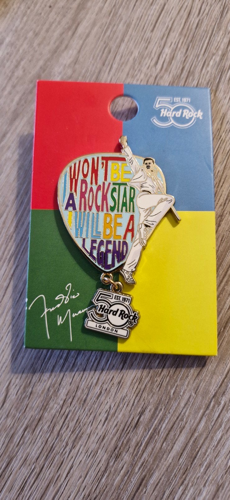 Freddie Mercury- Hardrockpin 50 Years London 2021 Nieuw, Verzamelen, Ophalen of Verzenden, Nieuw, Figuurtje, Speldje of Pin