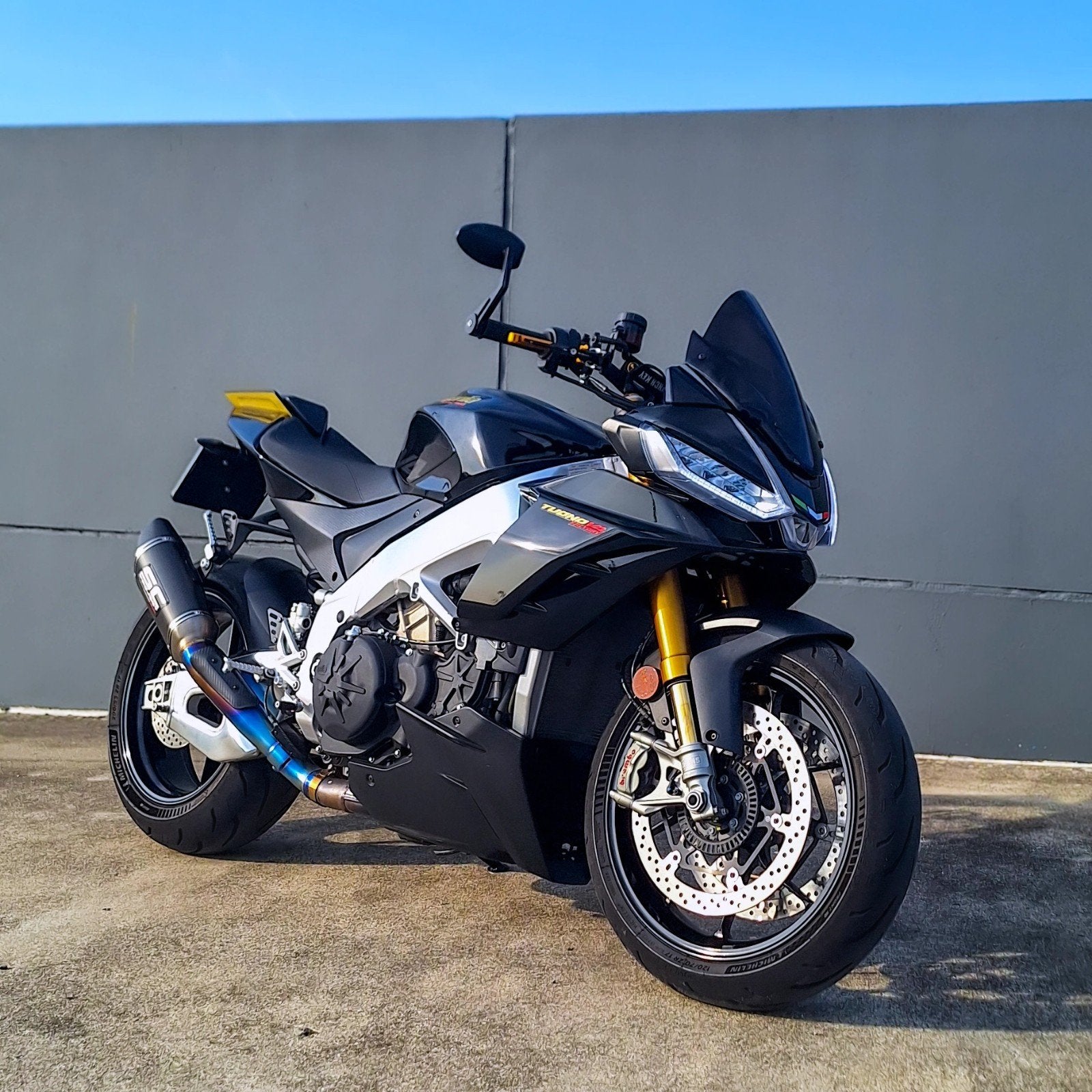 Aprilia tuono v4 1100 factory 2023, Ophalen