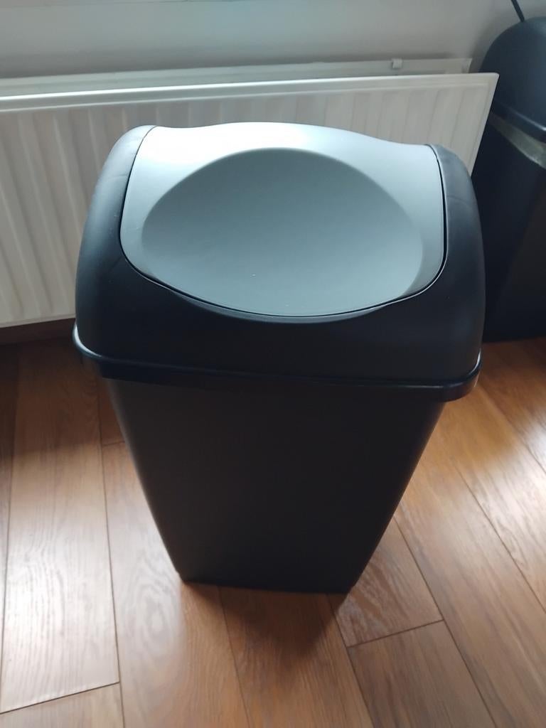 Prullebak 55 liter - Zwart met grijs deksel, Kunststof, Gebruikt, 40 liter of meer, Ophalen of Verzenden
