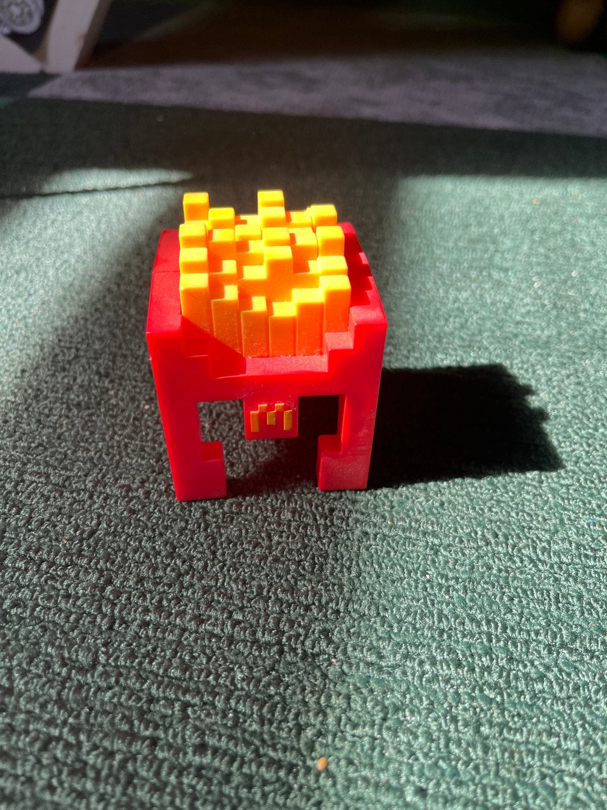 McDonald's Minecraft Frietjes Helm - Verzamelobject, Ophalen of Verzenden, Zo goed als nieuw