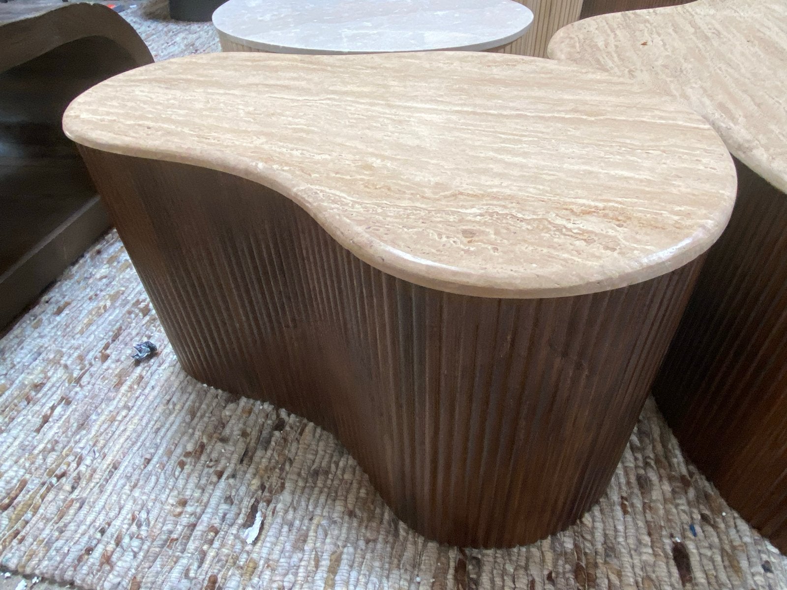 Organische salontafel mango hout met travertin blad 70x47, Ophalen, 100 tot 150 cm, Nieuw, 50 tot 100 cm