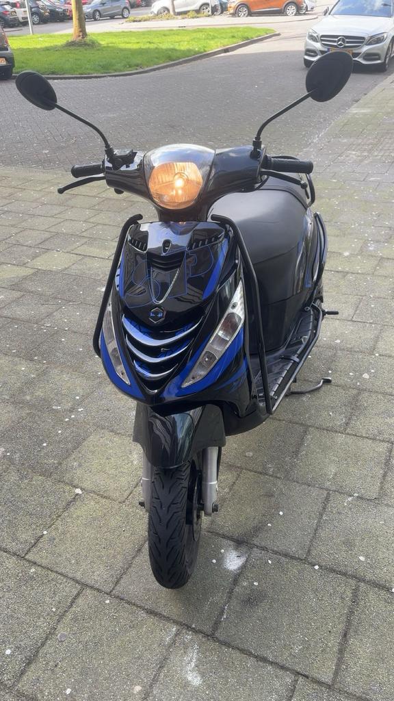 Zip 50cc 4takt (Geen iget), Fietsen en Brommers, Scooters | Piaggio, Ophalen, Zip, Zo goed als nieuw, Benzine