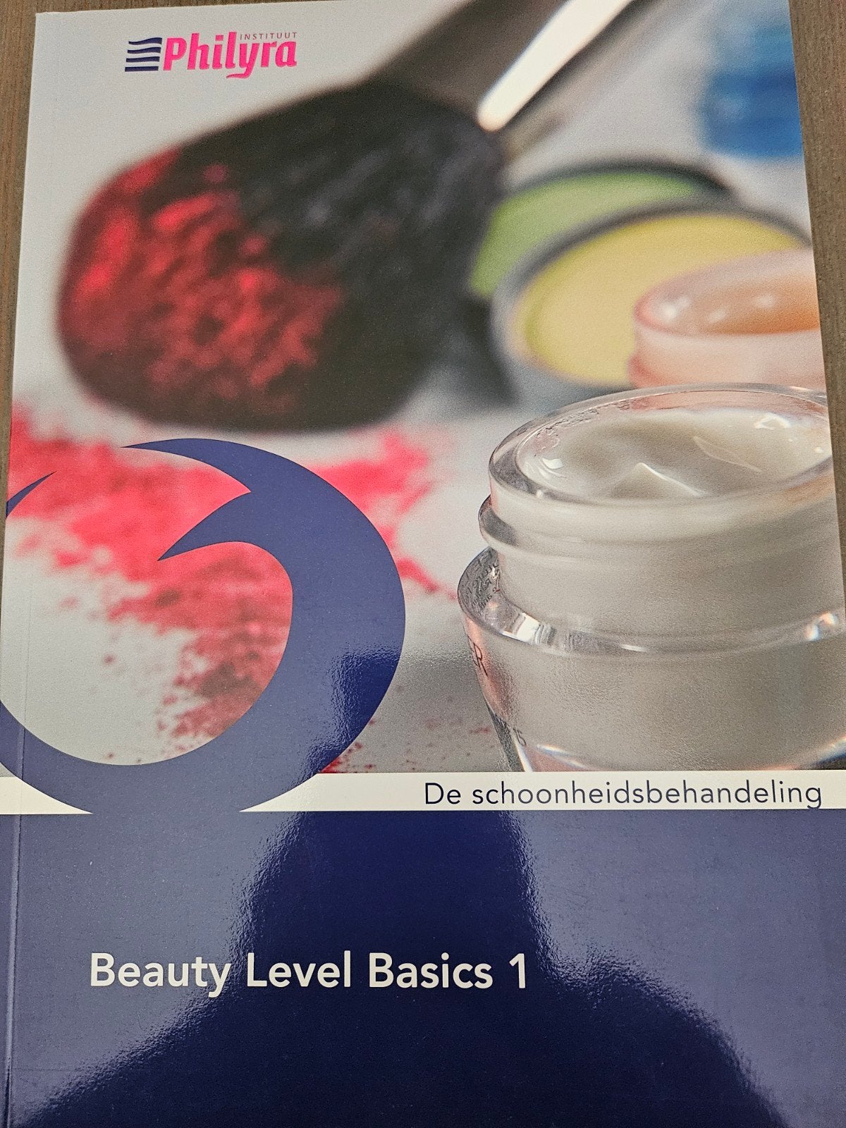 Beauty Level Basics 1, 2 en 3 - Schoonheidsbehandeling, Boeken, Ophalen of Verzenden, Zo goed als nieuw, MBO, Instituut Philyra