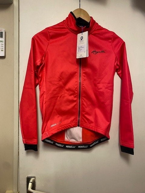 Dames winter fietsjack rogelli essential cherry Nieuw! XS, Fietsen en Brommers, Fietsaccessoires | Fietskleding, XS, Rogelli, Nieuw
