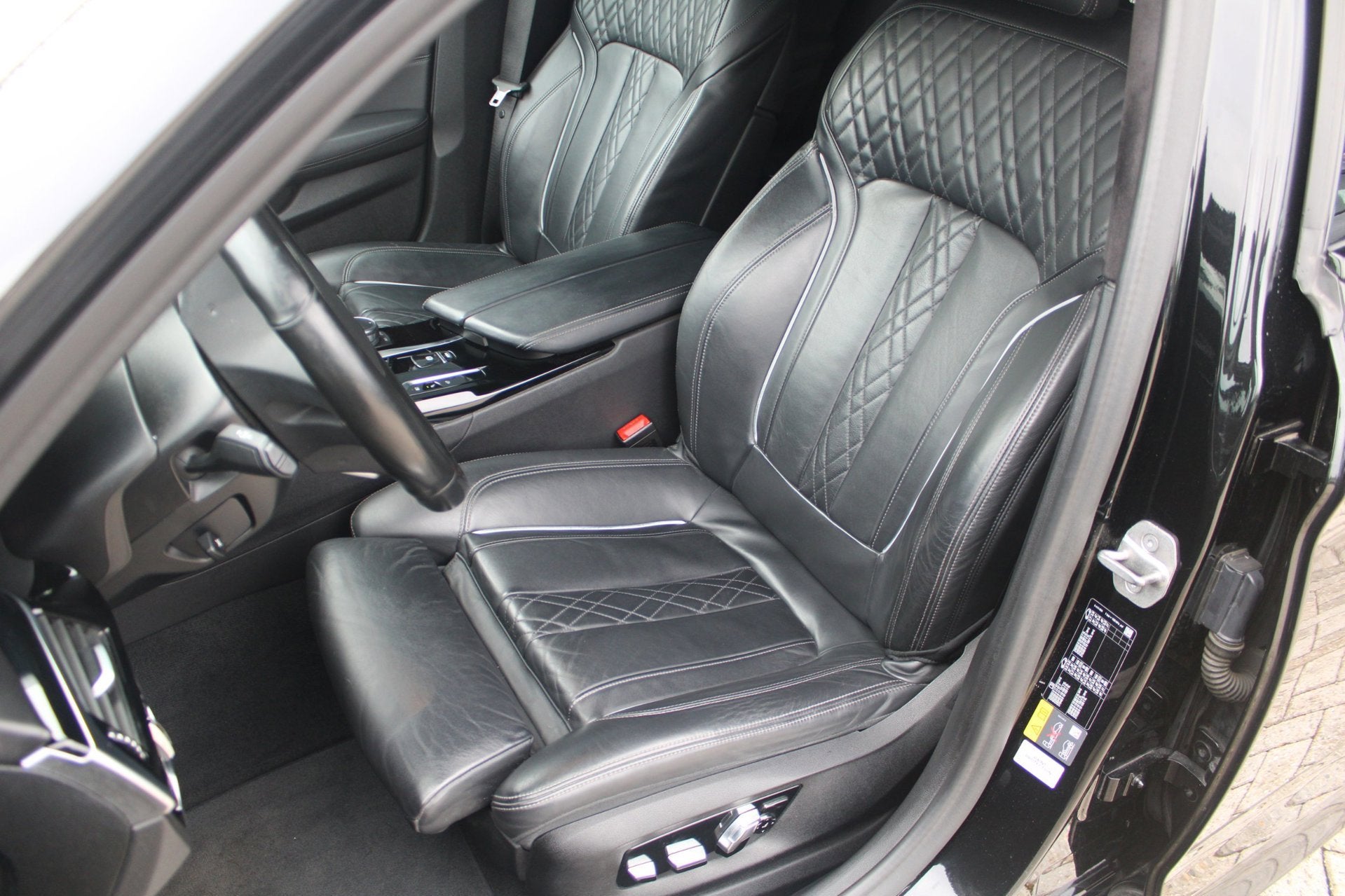 BMW 5-serie 545e xDrive M-Sport Org NL| Pano | Laser | ACC |, Auto's, Dealer onderhouden, Gebruikt, 394 pk, 2000 kg