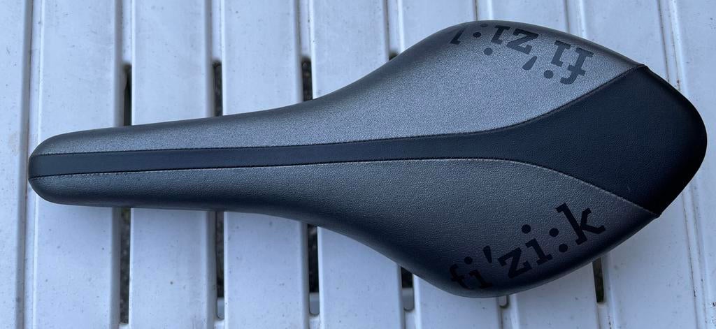 Fizik Arione K:ium Racezadel Carbon Reinforced, Kunststof, Ophalen of Verzenden, Zo goed als nieuw, Zadel