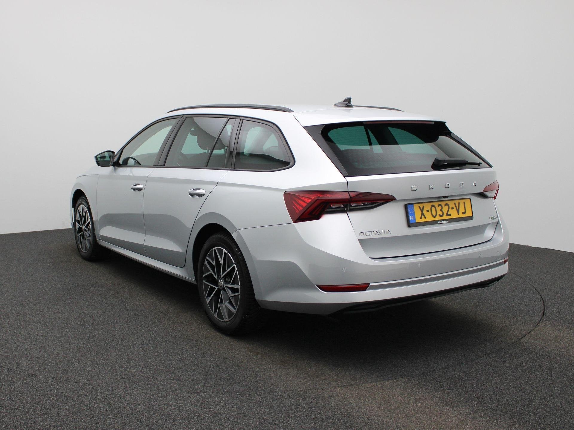 Skoda Octavia Combi 1.0 e-TSI Ambition AUTOMAAT | NAVIGATIE, Auto's, 12 maanden, Stof, Gebruikt, Origineel Nederlands