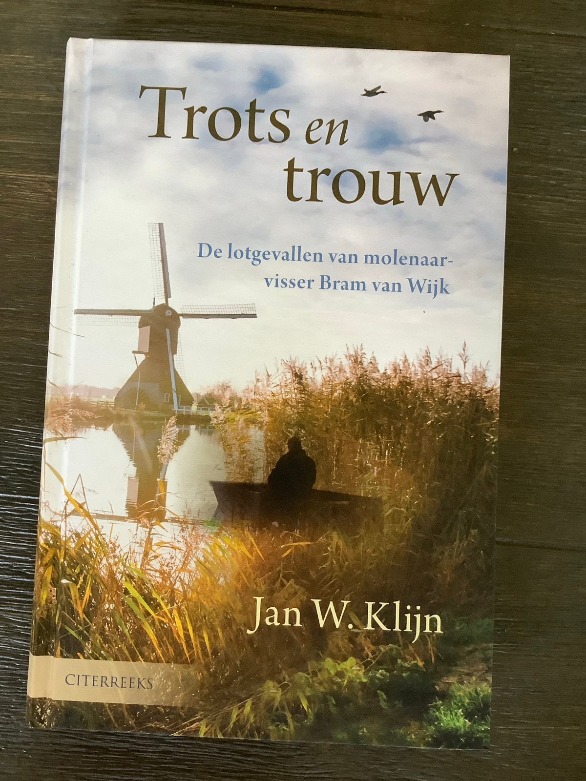 Trots en trouw - Jan W. Klijn (Historische streekroman), Ophalen of Verzenden, Zo goed als nieuw