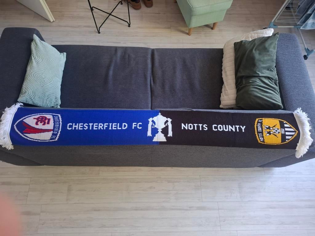 Voetbalsjaal Chesterfield FC & Notts County, Verzamelen, Ophalen of Verzenden, Zo goed als nieuw, Buitenlandse clubs, Vaantje of Sjaal