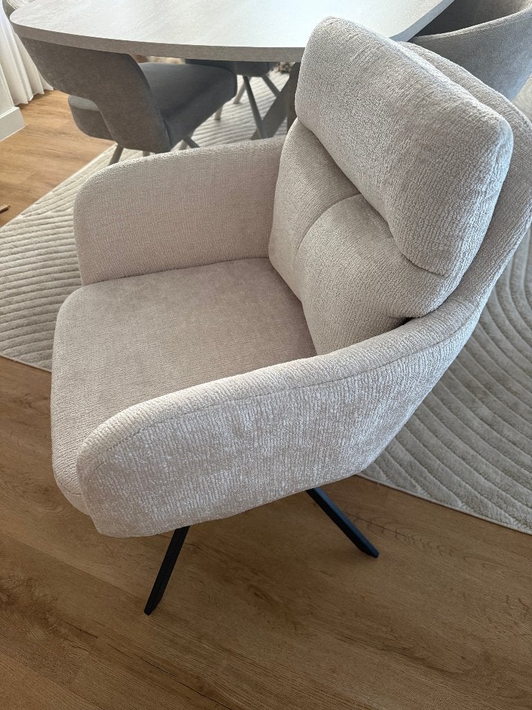 Foto 25 van Nieuwe Deens ovale eettafels met draaibare eetkamerstoelen