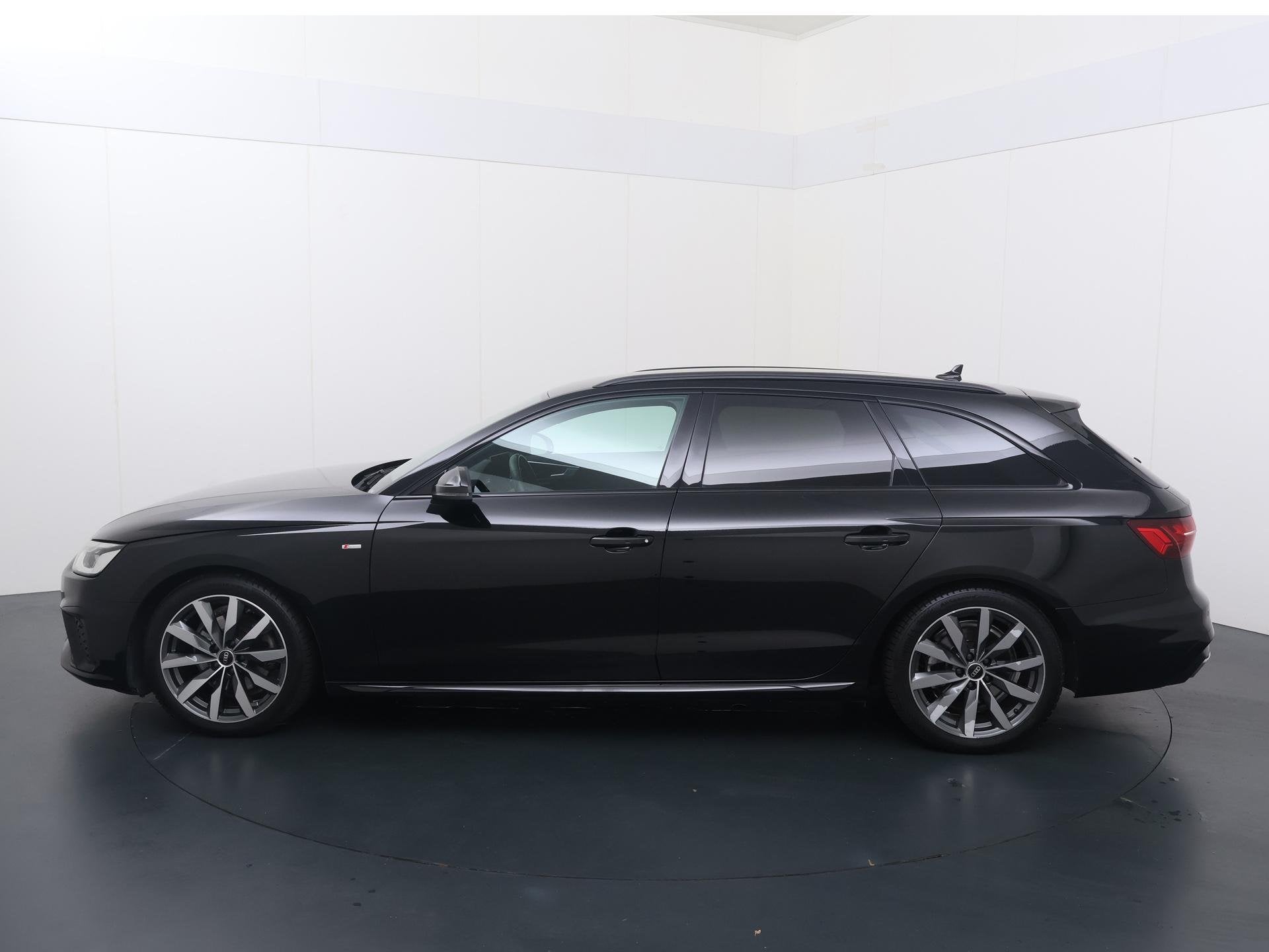 Audi A4 Avant 35 TFSI S edition Competition | 150 PK | Trekh, Auto's, Gebruikt, 4 cilinders, Zwart, Origineel Nederlands