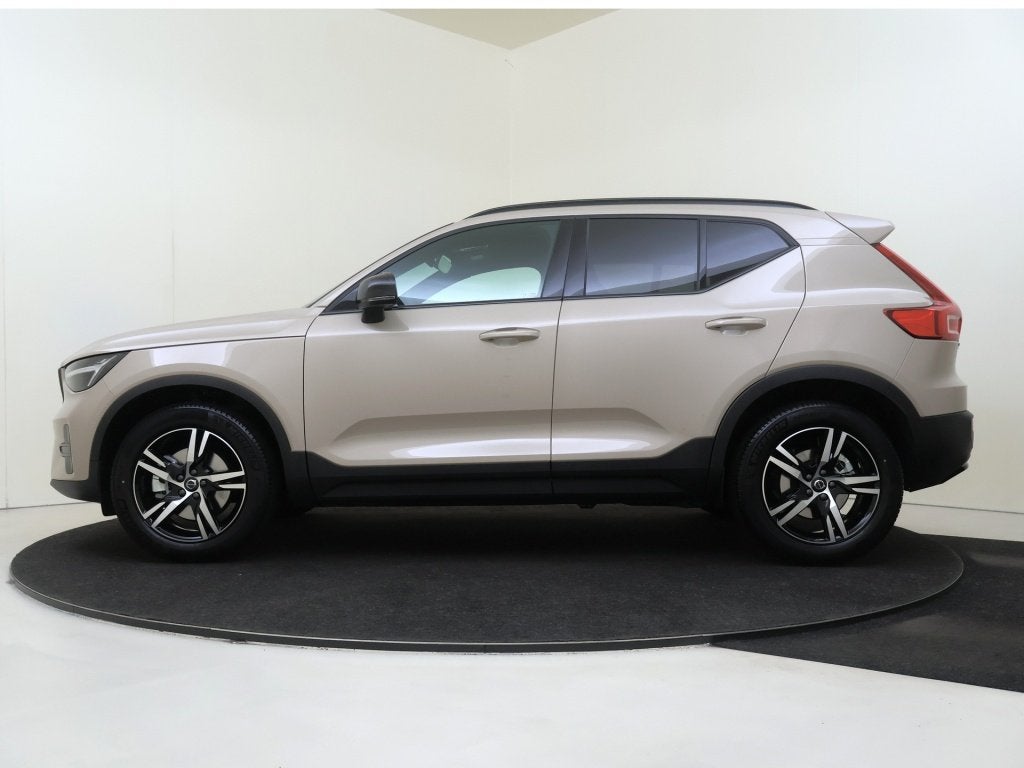 Volvo XC40 B4 Plus Dark | Trekhaak | Panoramadak | Dodehoekd, Auto's, Gebruikt, 4 cilinders, Origineel Nederlands, Bedrijf