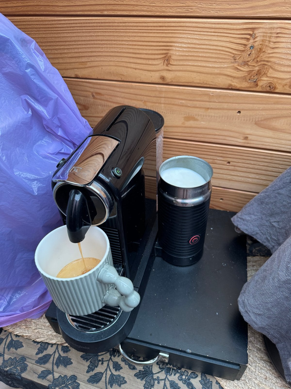 Nespresso Magimix koffiezetapparaat met melkopschuimer, Witgoed en Apparatuur, Ophalen, Espresso apparaat, Zo goed als nieuw, 1 kopje