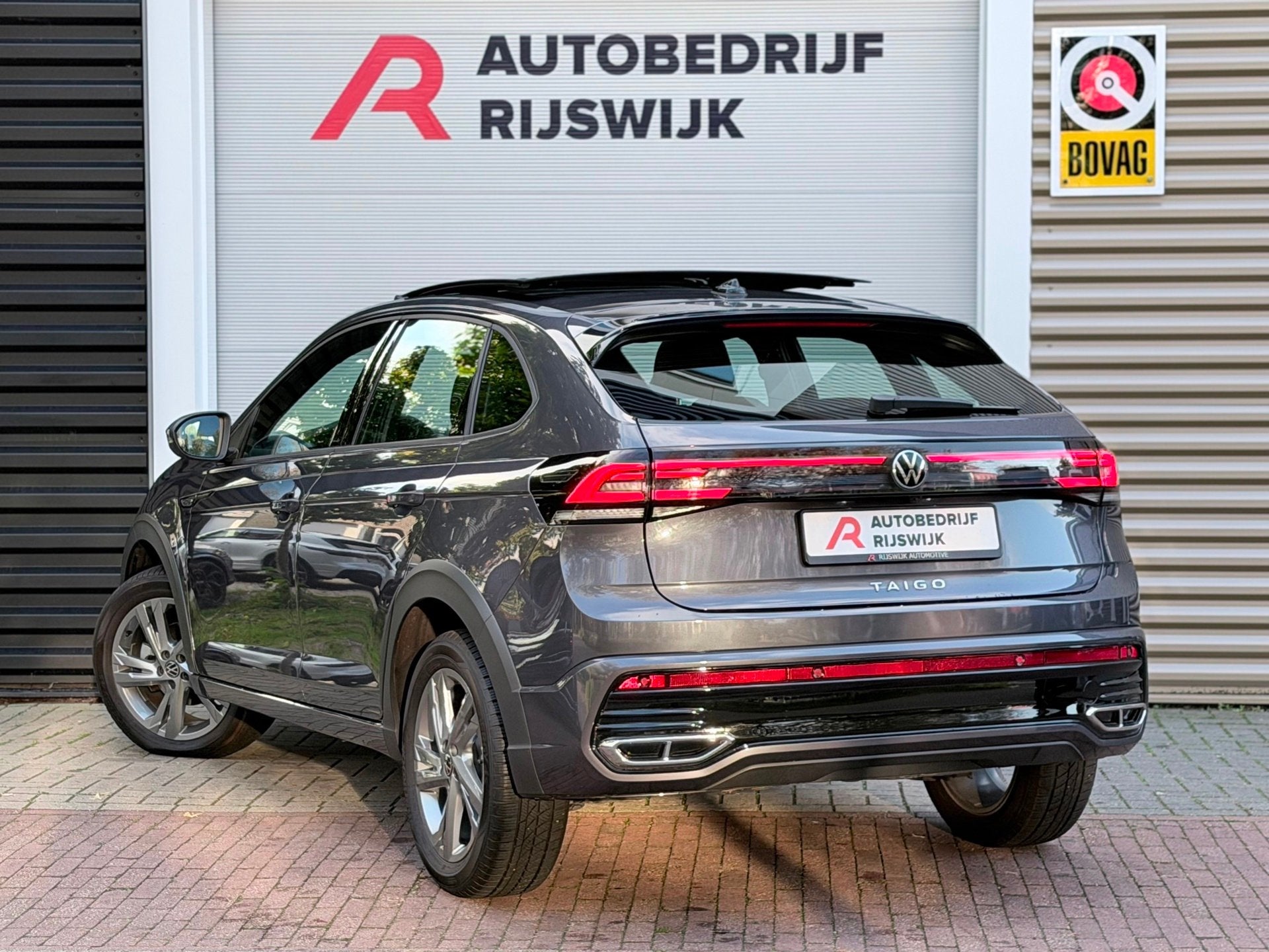 Volkswagen Taigo 1.5 TSI R-Line Pano/Keyless/Camera, Auto's, 4 cilinders, 1192 kg, Alcantara, Origineel Nederlands