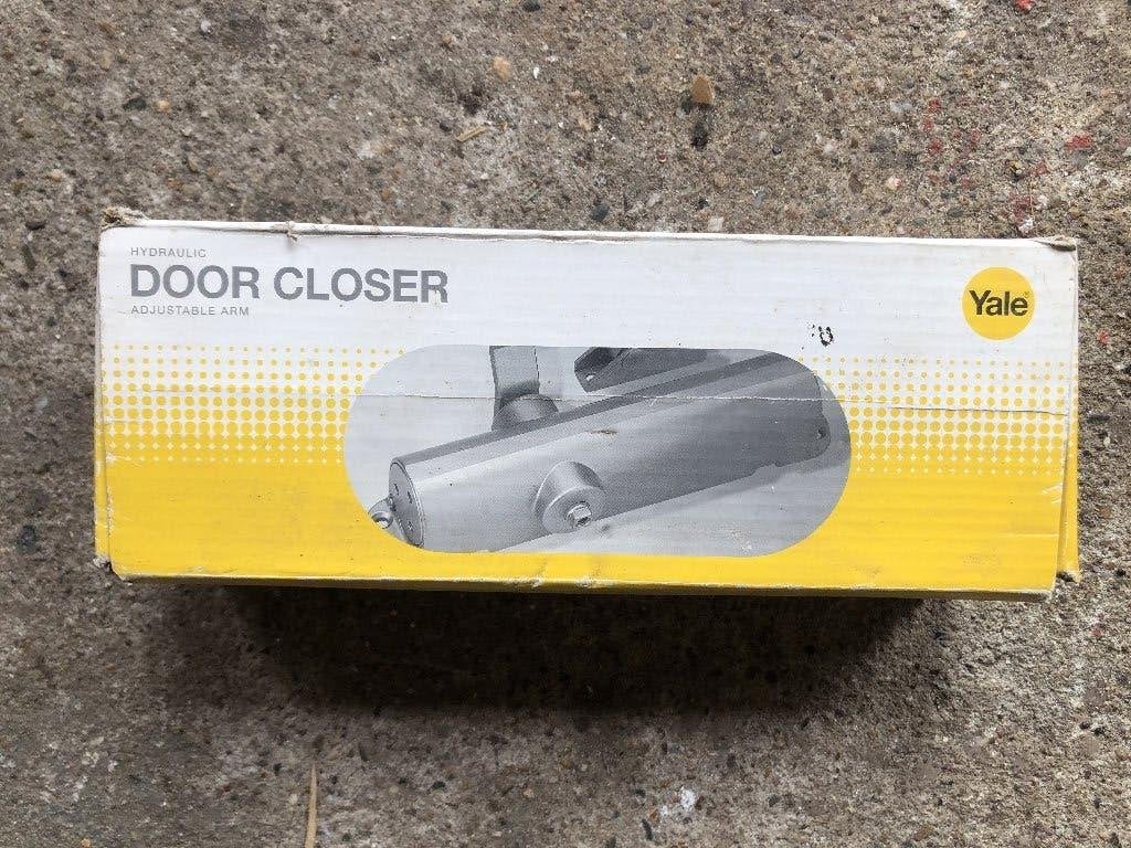 Yale hydraulische deurdranger met verstelbare arm, Ophalen of Verzenden, Nieuw, Overige materialen, Overige typen