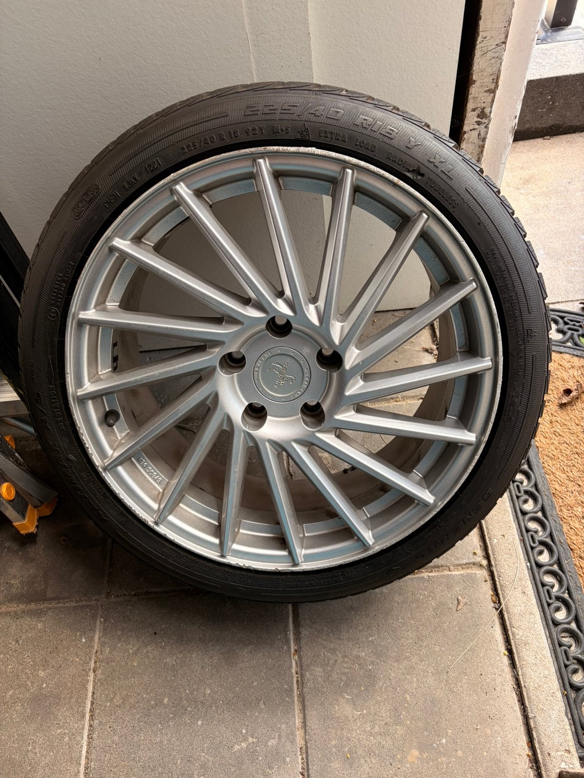 Keskin Hurricane Velgen met Banden 225/40 R18 Steek 120, Ophalen, Zo goed als nieuw