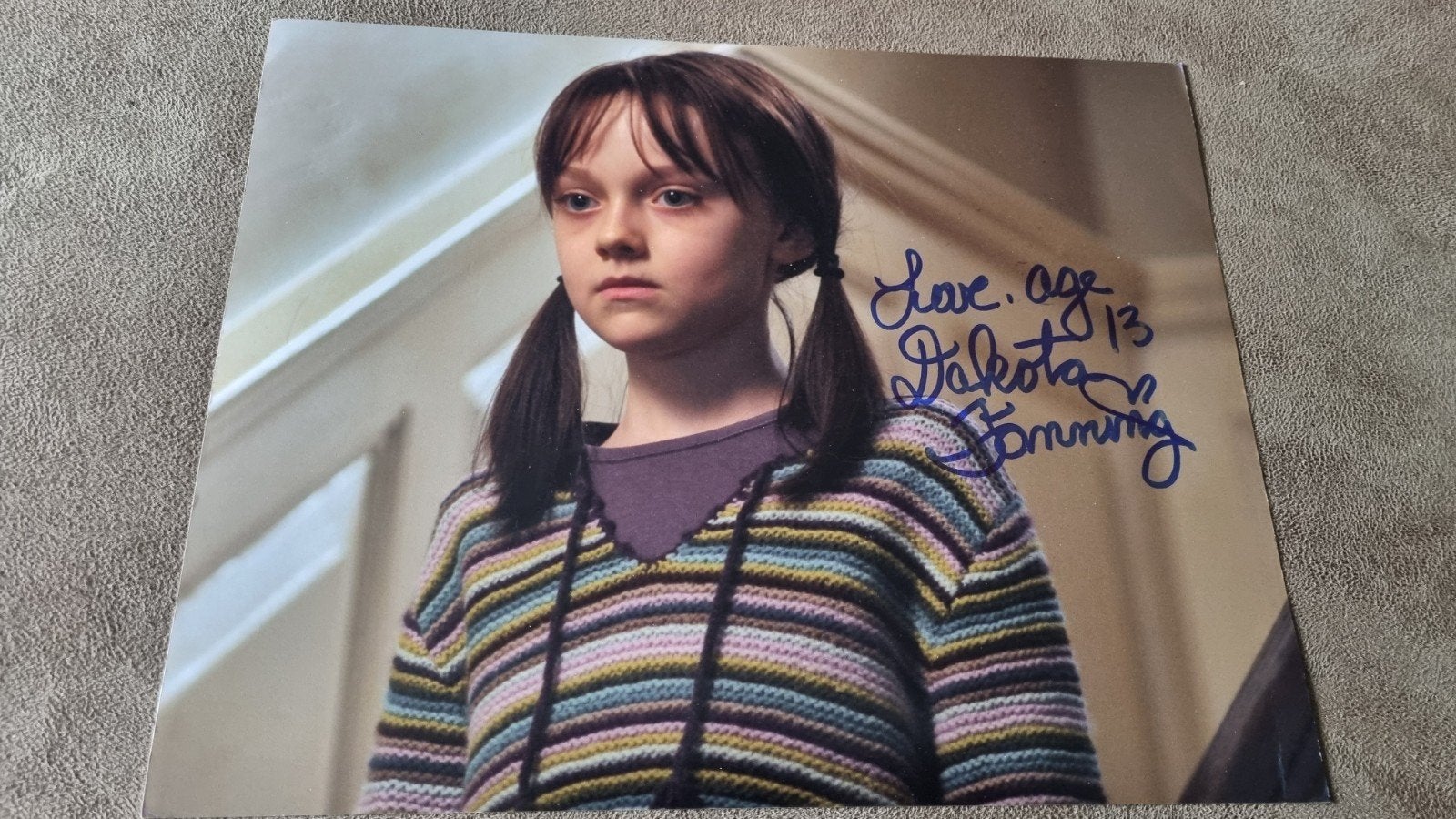 Gesigneerde foto Dakota Fanning (jong), Gebruikt, 1980 tot heden, Foto, Ophalen of Verzenden