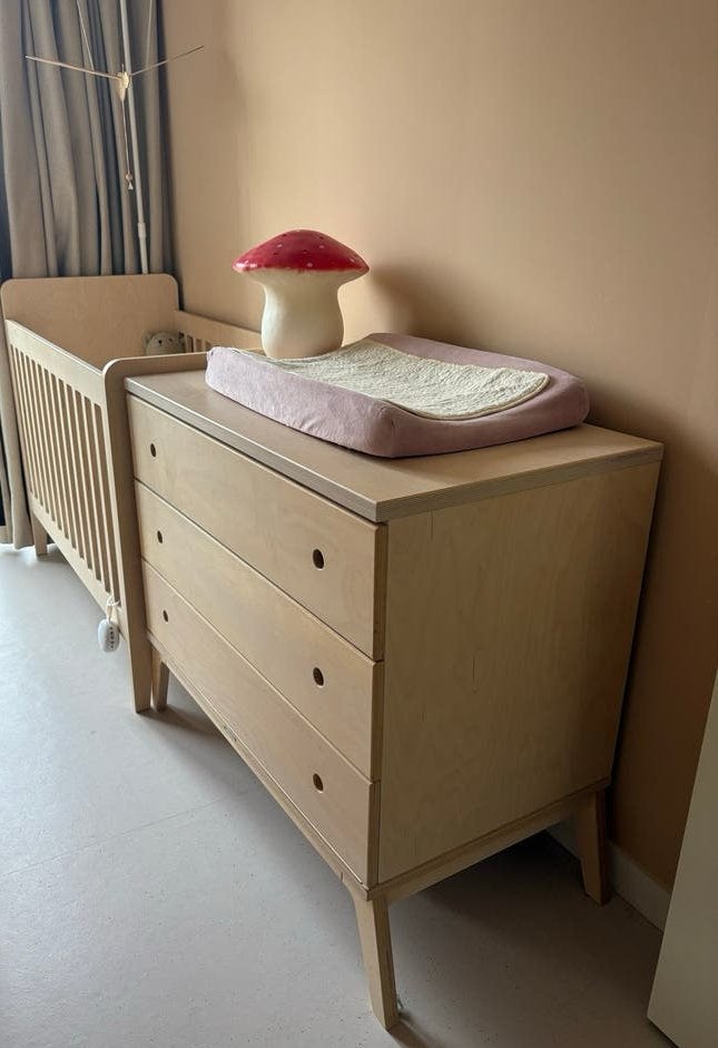 Kidsmill liv multiplex ledikant en commode met matras, Ophalen, Zo goed als nieuw, Minder dan 140 cm, Matras