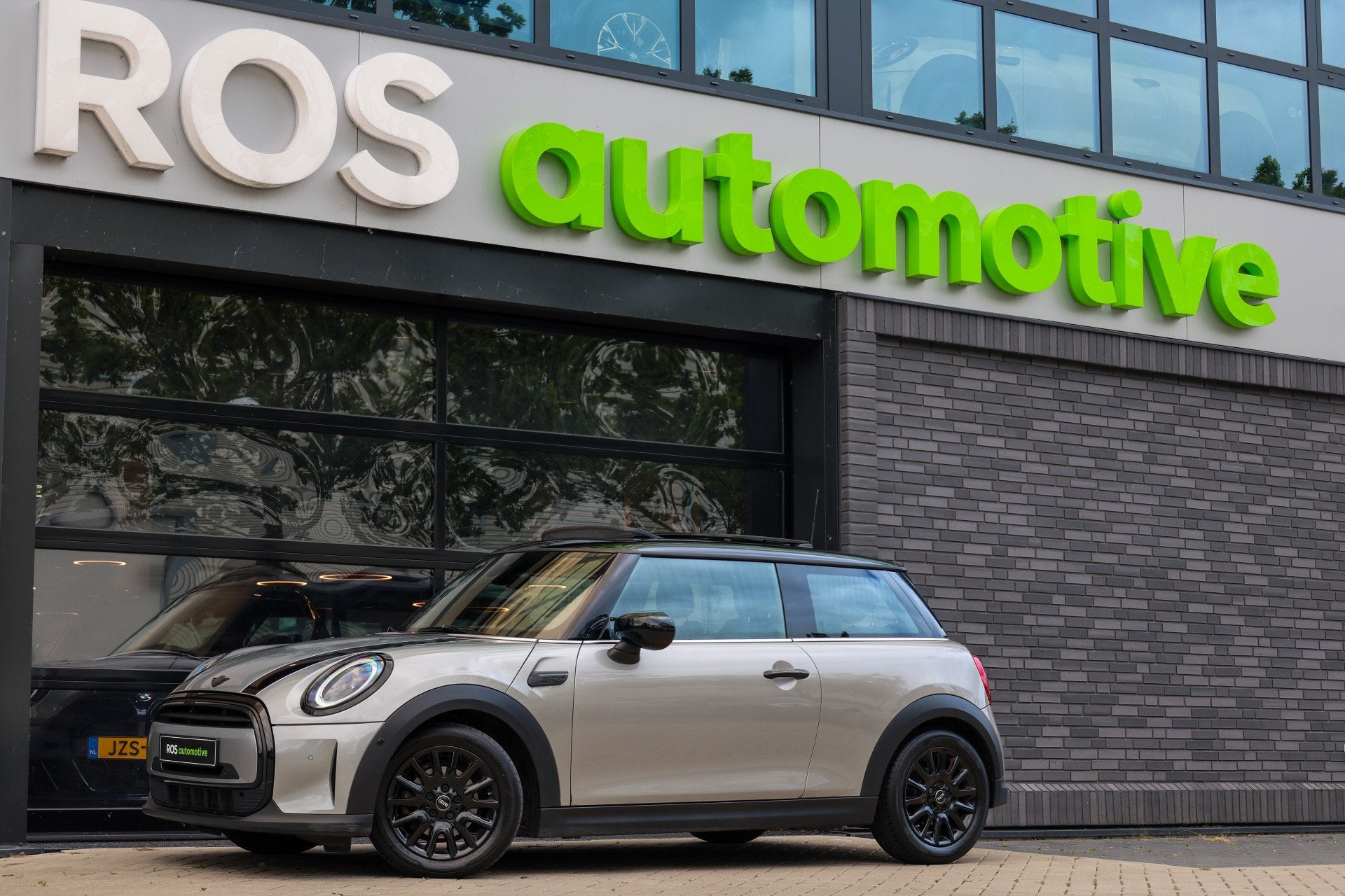 MINI 3-deurs 1.5 Cooper Classic | PANO | HUD | CAMERA | KEYL, Auto's, Dealer onderhouden, 136 pk, Gebruikt, Zwart
