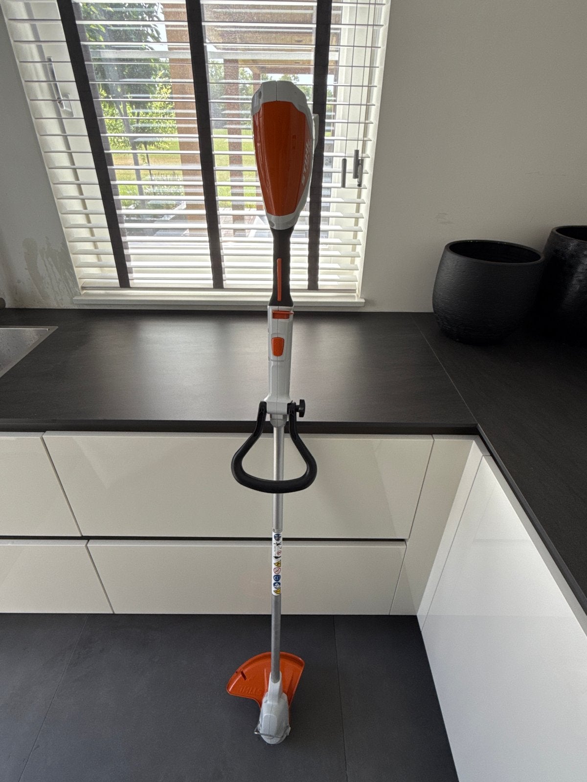 Stihl FSA 57 accu kantenmaaier/grastrimmer (zonder accu), Ophalen, Zo goed als nieuw, 10 tot 30 cm, Accu