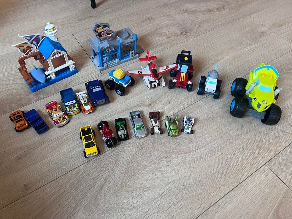 Hotwheels cars monstertruck autootjes etc, Kinderen en Baby's, Speelgoed | Speelgoedvoertuigen, Ophalen, Gebruikt