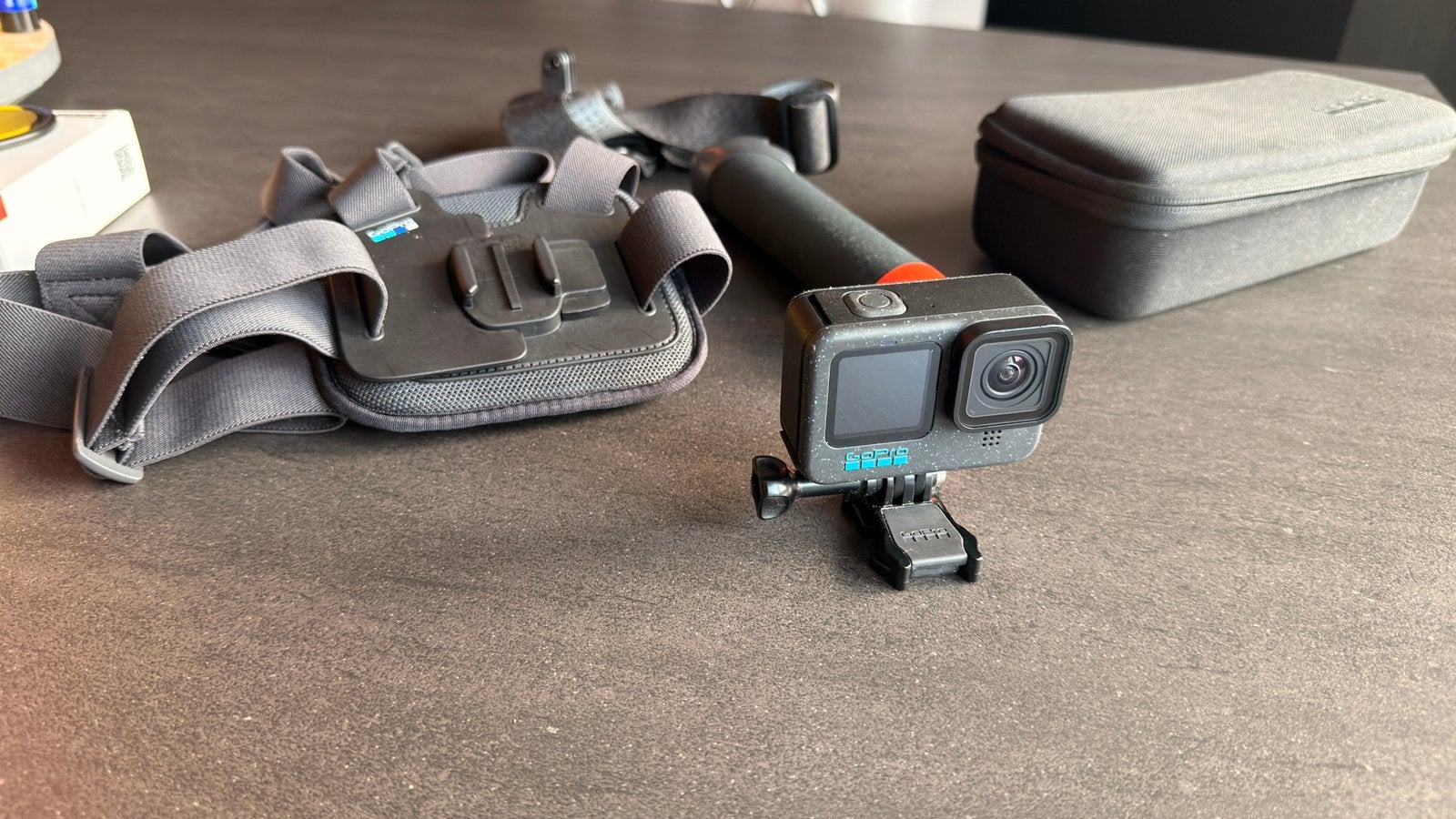 GoPro Hero 12 black met sport & adventure kit, Ophalen, Zo goed als nieuw, GoPro