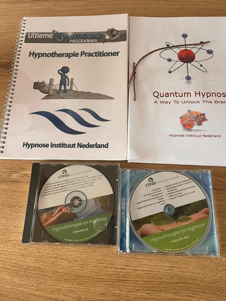 Aanvullende materiaal bij de hypnotherapie/regressie cursus, Ophalen of Verzenden, Zo goed als nieuw, Boek
