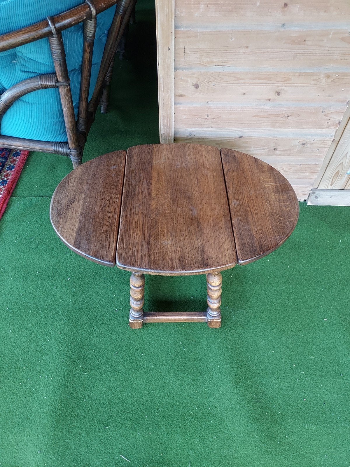 Klein eiken hangoor tafeltje, Minder dan 55 cm, Gebruikt, Rond, Hout