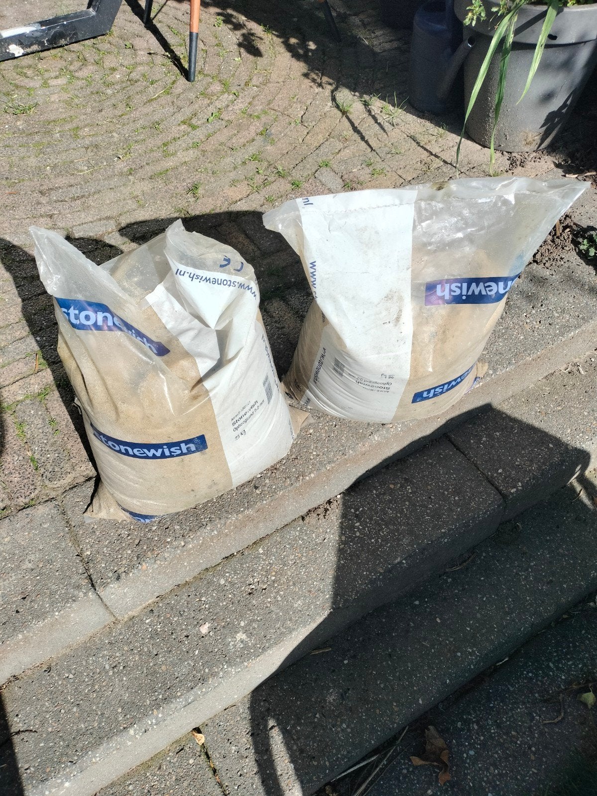 2 zakken Ophoogzand/Straatzand - 25 kg per zak; merk stonew, Ophalen, Nieuw, Straatzand