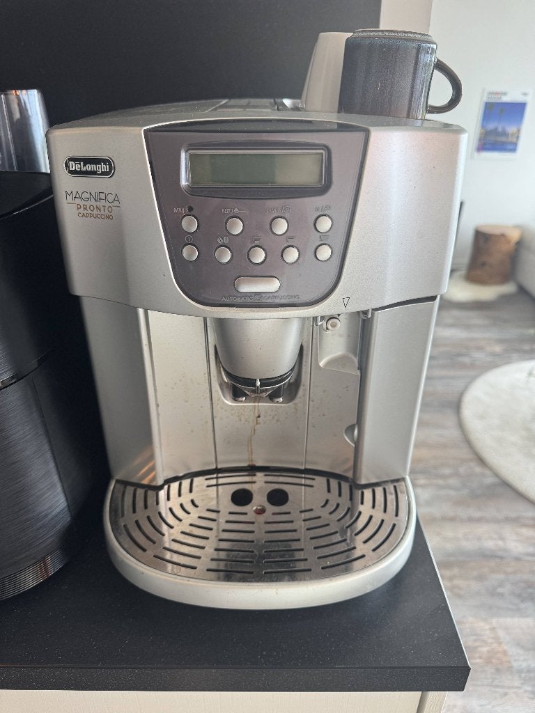 DeLonghi Magnifica Pronto - Koffiezetapparaat - Defect, Ophalen, Afneembaar waterreservoir, Koffiemachine, Koffiebonen