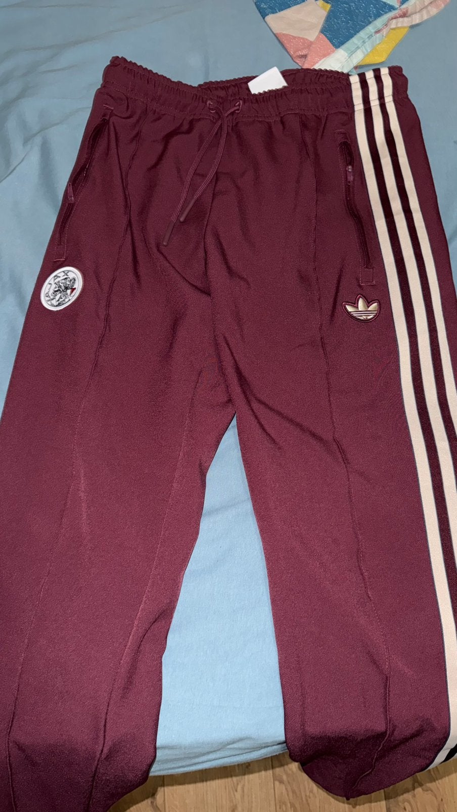 Ajax adidas Terrace Icons broek 2025-2026 nieuw. Maat S, Maat S, Ophalen of Verzenden, Nieuw, Broek
