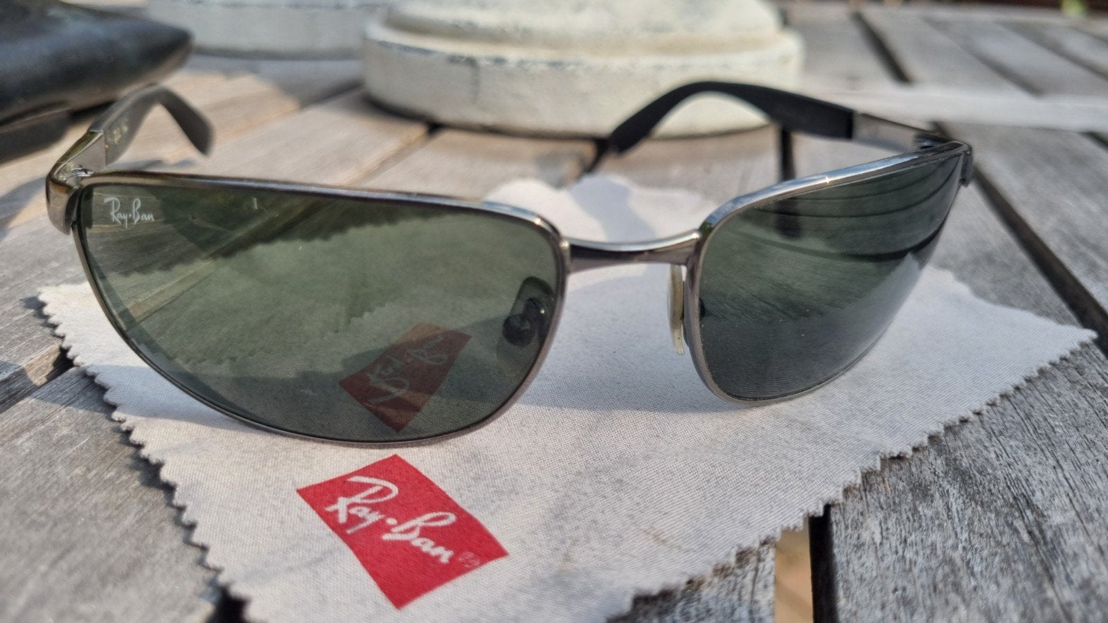Ray-Ban zonnebril met gratis etui en doekje, Gebruikt, Zonnebril, Zwart, Ophalen of Verzenden