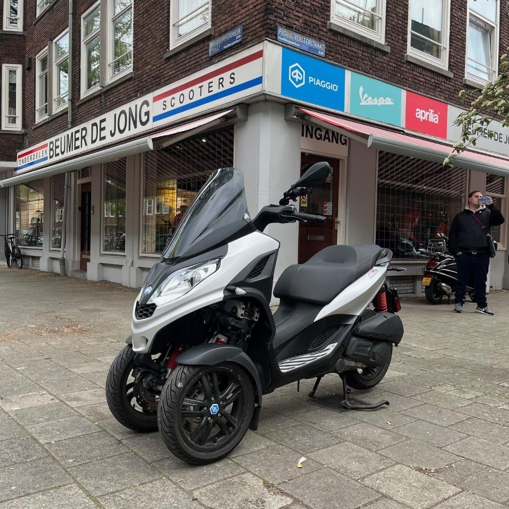 Piaggio Mp3 300 Grigio Titanio | 29/2/2024 | 5502 km, Motoren, Motoren | Piaggio, Scooter, 300 cc, Piaggio, Nieuw