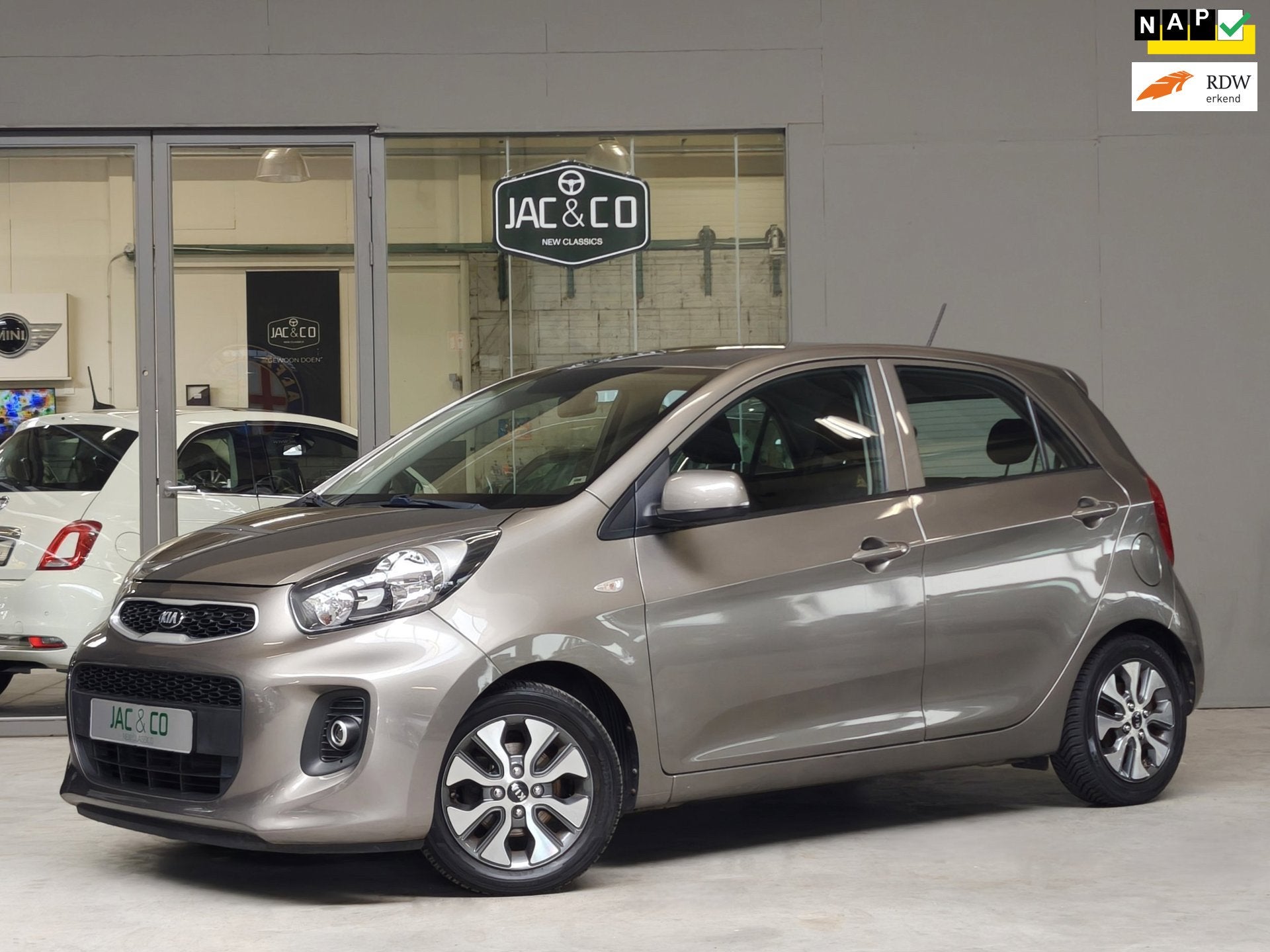 Kia Picanto 1.0 CVVT PlusLine Navi-Camera-Airco, Auto's, Voorwielaandrijving, Stof, Gebruikt, 4 stoelen
