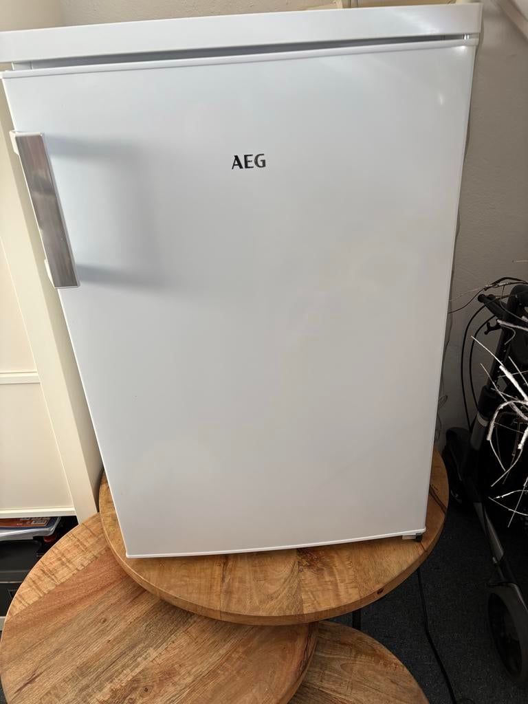 AEG Koelkast  - Zo goed als nieuw 2 jaar oud, Zonder vriesvak, 75 tot 100 liter, Zo goed als nieuw, 45 tot 60 cm
