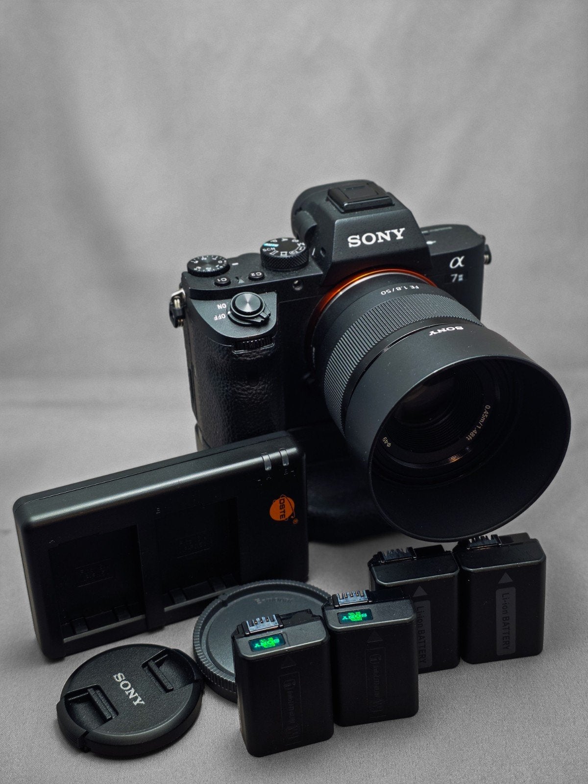 Sony A7 II full-frame set met 50mm f/1.8 lens en grip, Audio, Tv en Foto, Fotocamera's Digitaal, Ophalen of Verzenden, Zo goed als nieuw