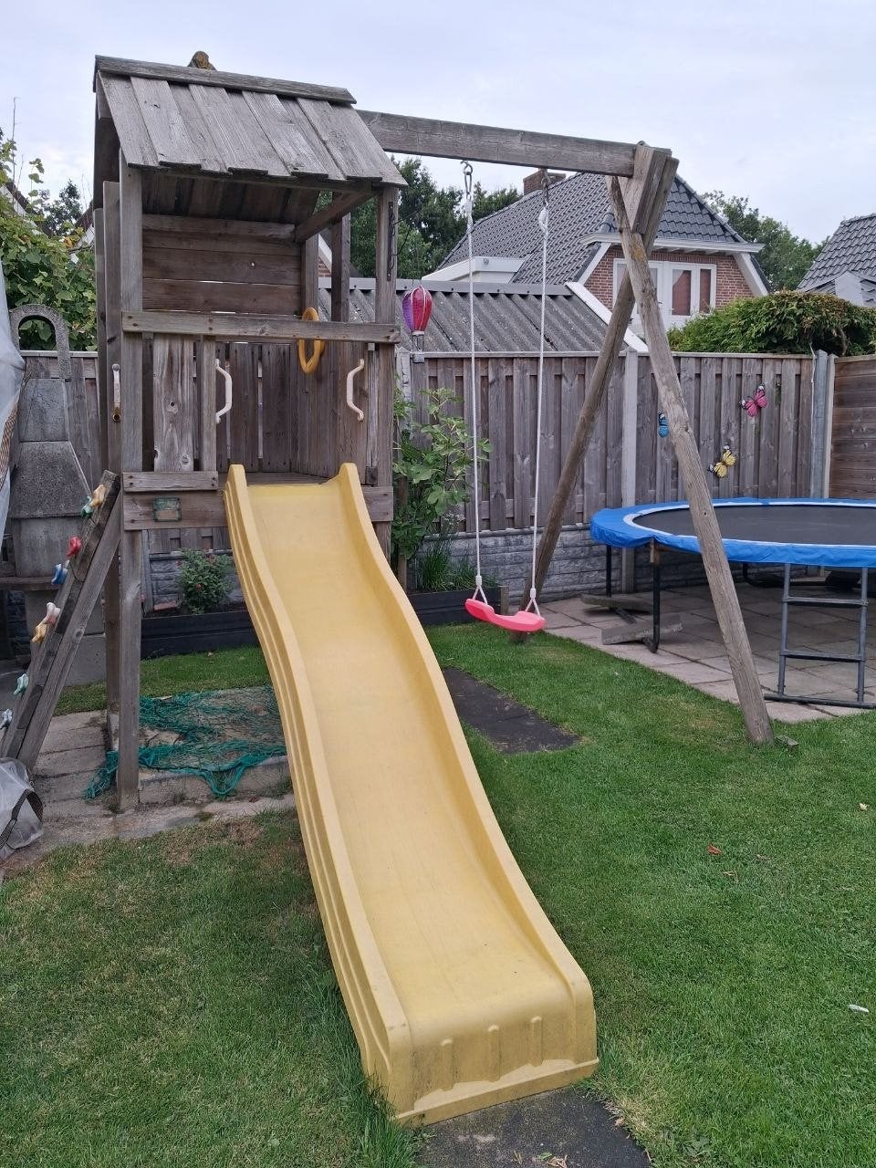 Speelhuisje met glijbaan, schommel en klimwand, Kinderen en Baby's, Speelgoed | Buiten | Speeltoestellen, Ophalen, Gebruikt, Schommel