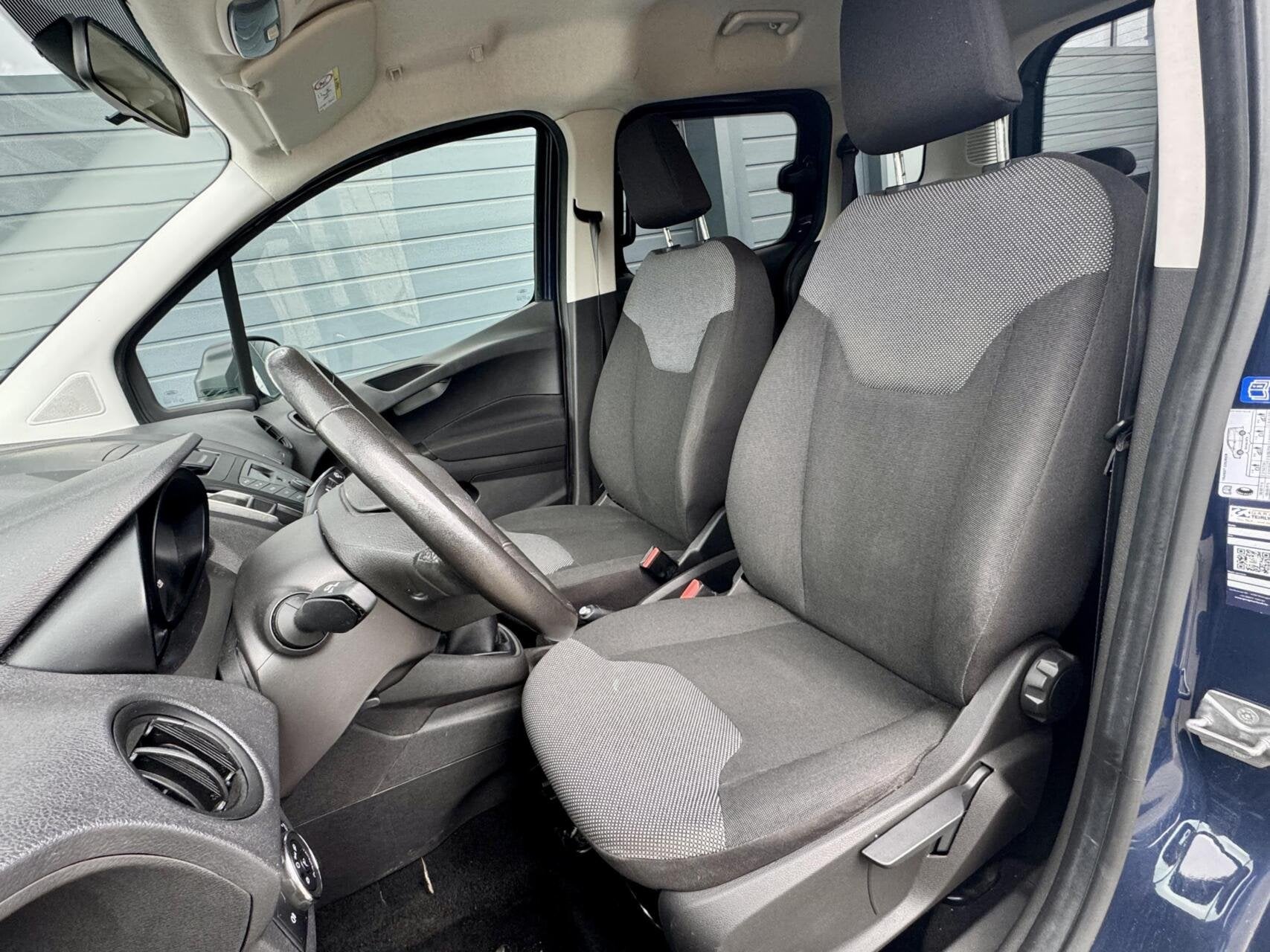 Ford Tourneo Courier 1.0 - 101pk | 5 Persoons | bj 2018 | ZE, Auto's, Voorwielaandrijving, Gebruikt, Blauw, Automatische klimaatregeling