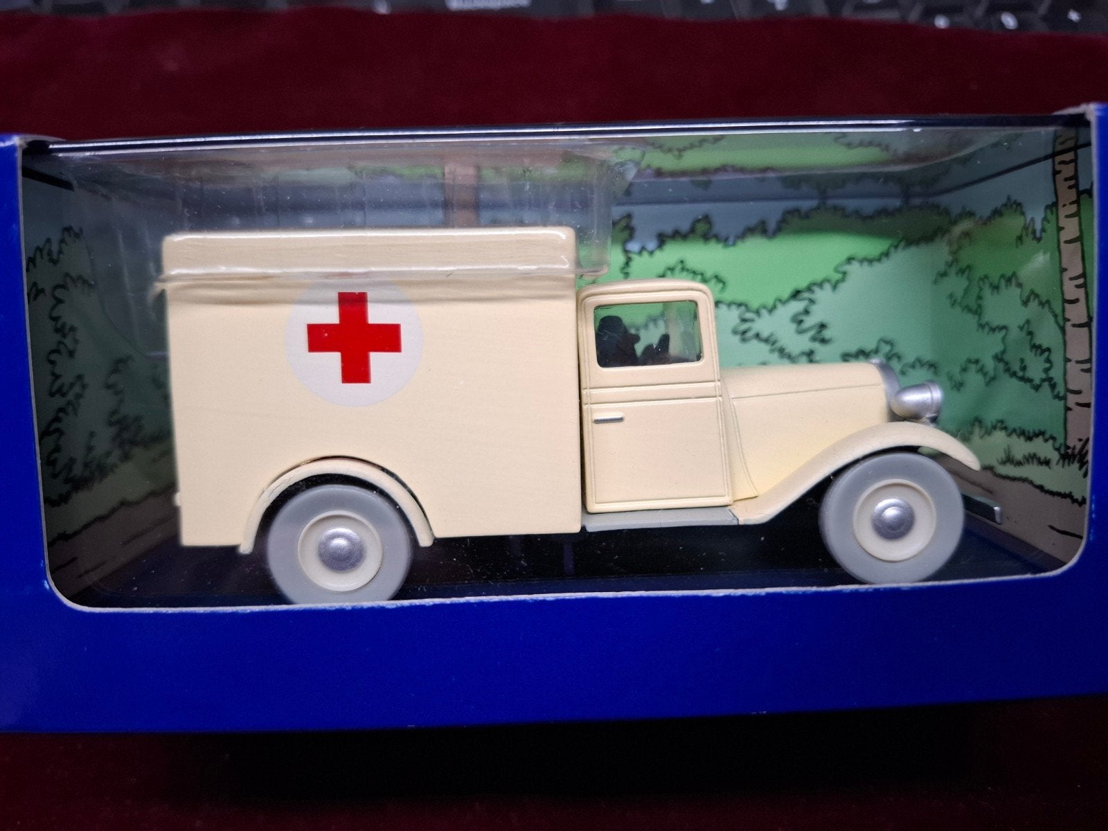 Kuifje ambulance uit De sigaren van de farao, Hobby en Vrije tijd, Overige merken, 1:50 of kleiner, Auto, Nieuw
