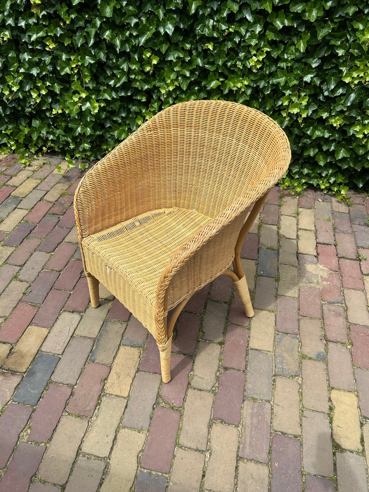 Rotan kuipstoel - Vintage rieten stoel, Huis en Inrichting, Stoelen, Ophalen, Gebruikt, Overige kleuren, Riet of Rotan