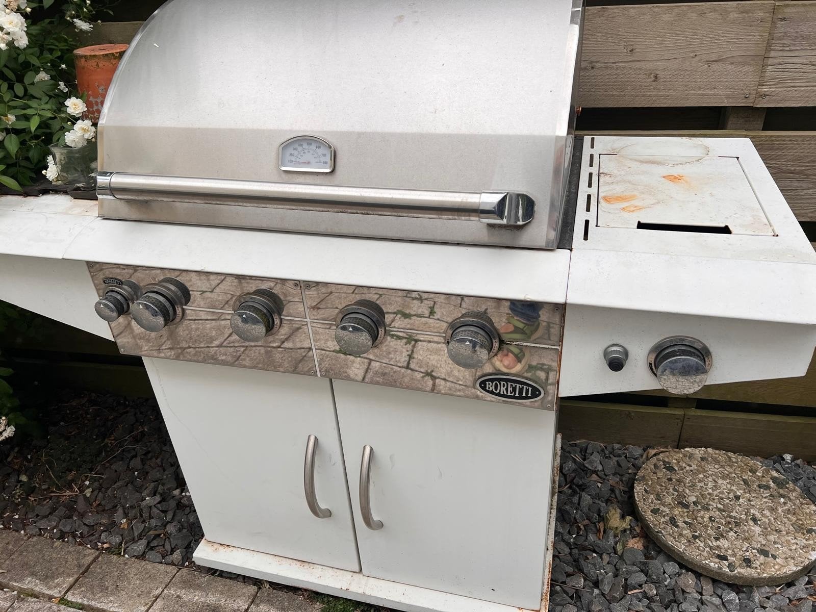Boretti barbecue wit, Ophalen, Gas