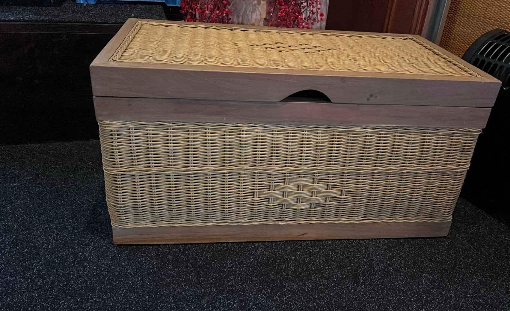 Dekenkist. Nieuw.Klein model.Riet.67 br.35 diep.35 hoog., Ophalen, Nieuw