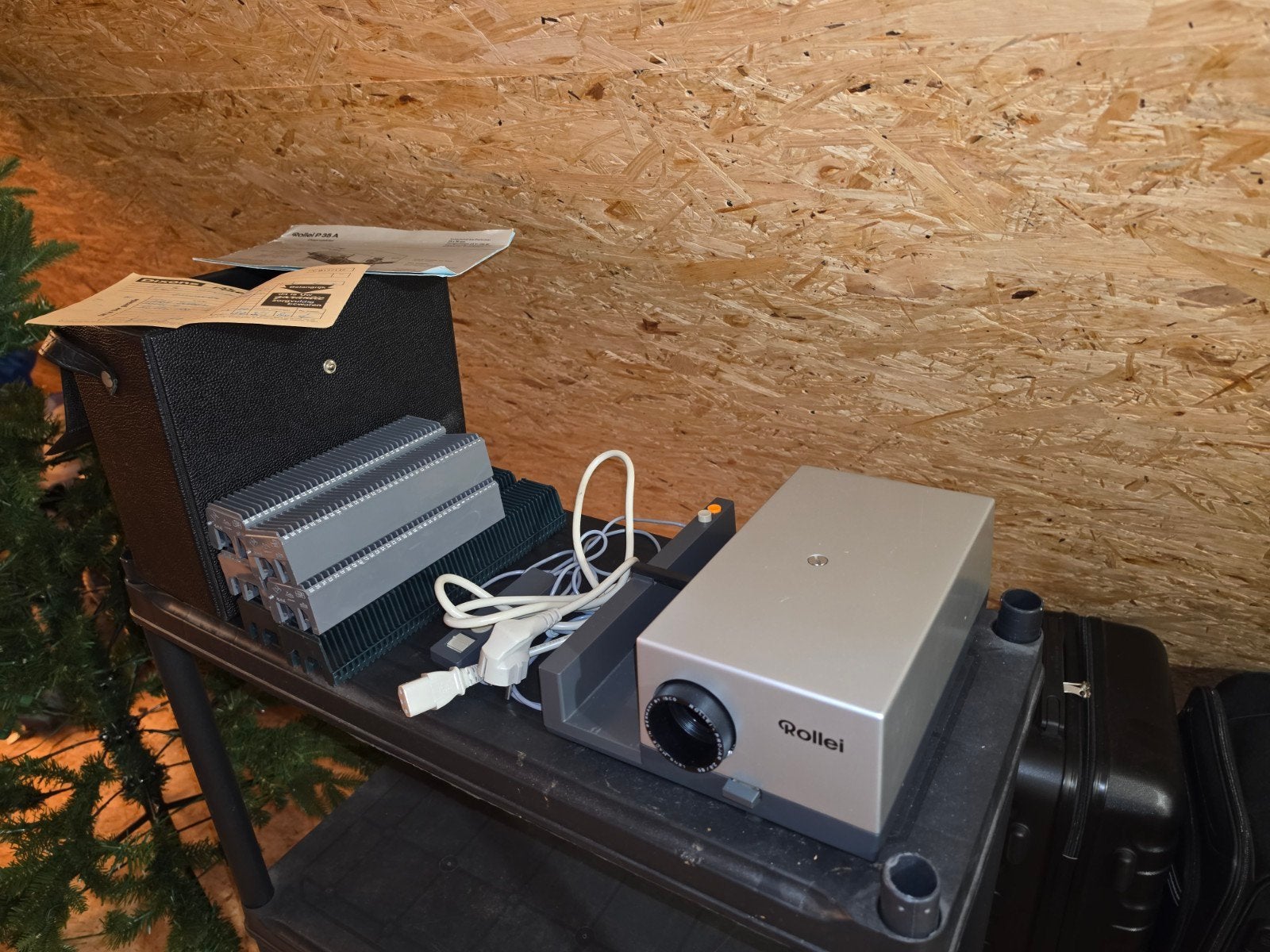 Rollei Dia projector P35A met sleden en koffer, Ophalen of Verzenden, Gebruikt
