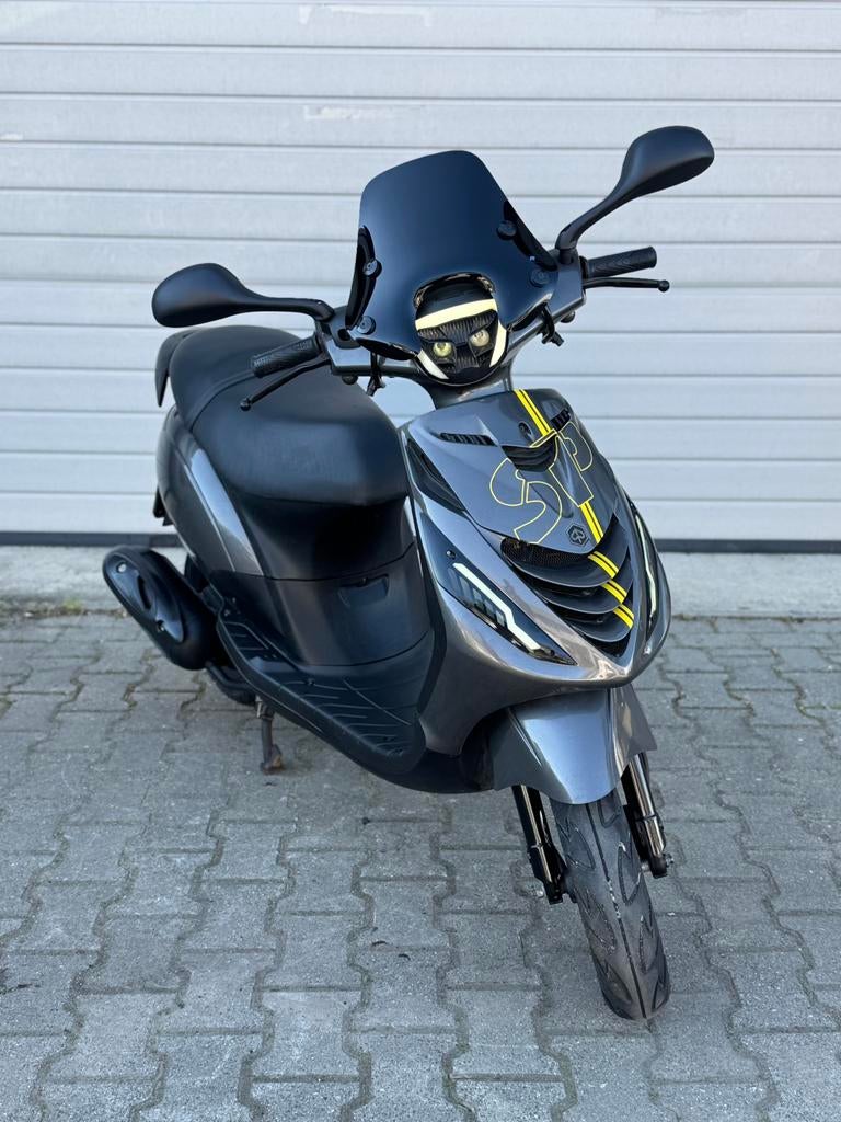 Piaggio Zip 80cc 4 takt, Fietsen en Brommers, Scooters | Peugeot, Ophalen of Verzenden, Zo goed als nieuw, Benzine, Overige modellen