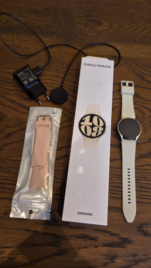 Samsung Galaxy Watch6 40 mm - 2 bandjes + originele lader, Gebruikt, Ophalen of Verzenden, Samsung, Waterdicht