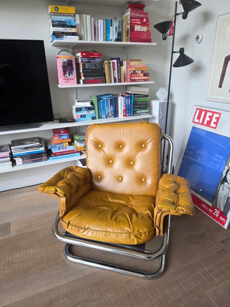 Vintage fauteuil met buisframe en okergele leren bekleding, Ophalen, Gebruikt, Leer, Vintage, Retro