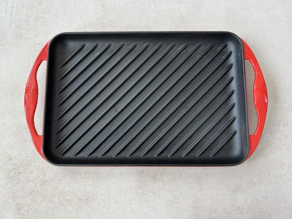 Le Creuset Grillplaat Rechthoekig 33 cm Rood, Huis en Inrichting, Met handvatten, Le Creuset, Ophalen of Verzenden, Zo goed als nieuw