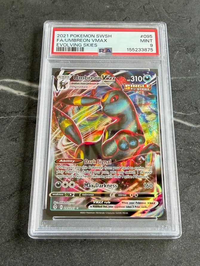 PSA 9 Umbreon VMAX - Evolving Skies, Ophalen of Verzenden, Zo goed als nieuw, Losse kaart, Foil