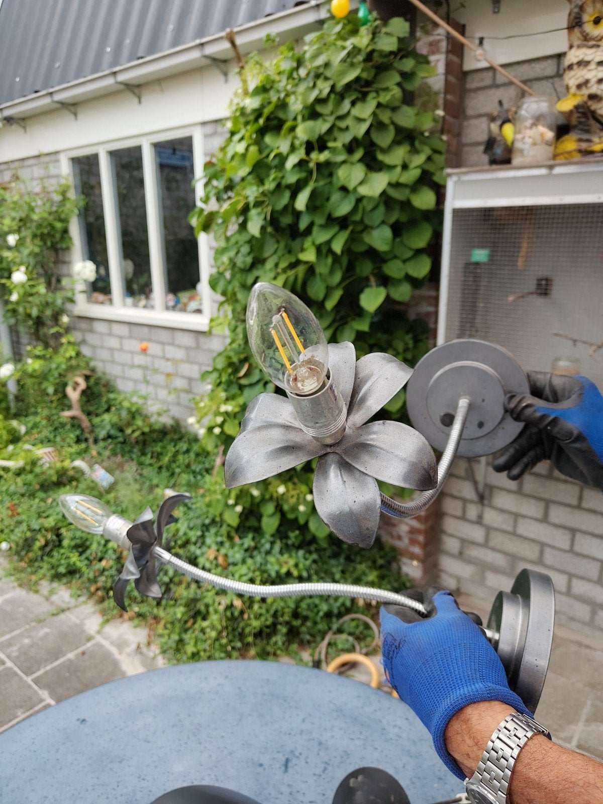 Twee wandlampen in bloemvorm - uniek design, Gebruikt, Grijs, E14 (klein), Ophalen of Verzenden